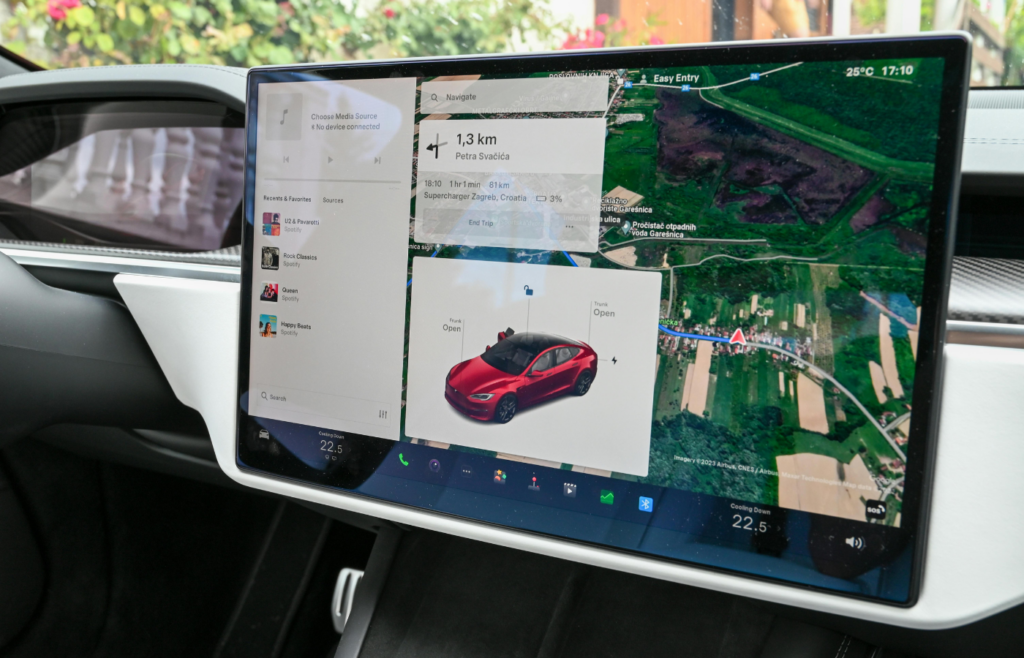GPS on Touchscreen in Tesla